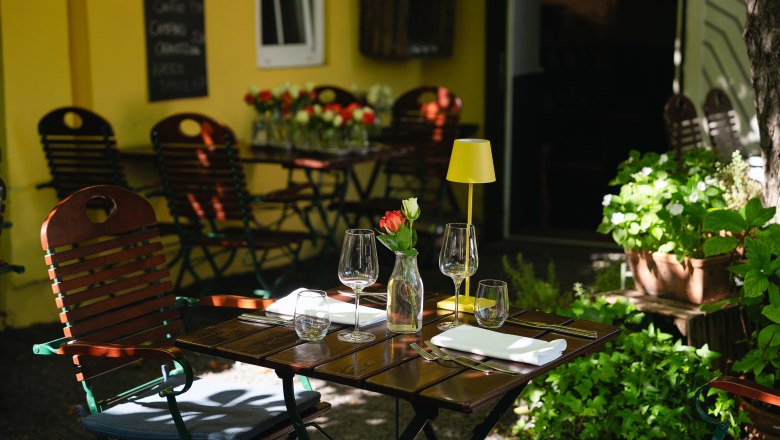 Gastgarten Allerley Bad Vöslau, © Wienerwald Touirismus/Unleashed.at Gastgarten Allerley Bad Vöslau