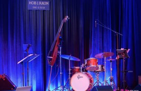 HOB i RAUM B&uuml;hne kurz vor Konzertbeginn, &copy; HOB i RAUM