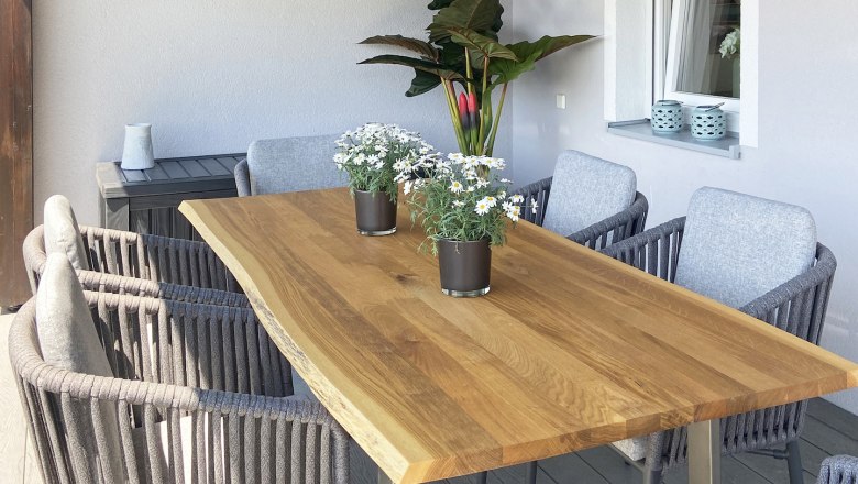 Tisch auf der Terrasse, &copy; Kay Haderer